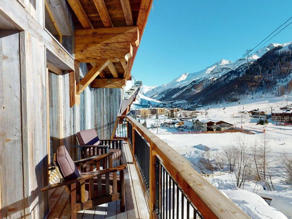 Chalet Avec Piscine Chauffee, Acces Direct Aux Pistes Et Services De Luxe A Val-D'Isere - Fr-1-567-108