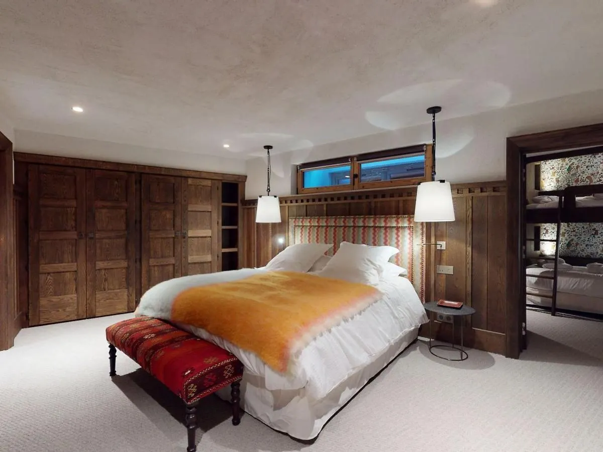 Apartment Chalet Avec Piscine Chauffee, Acces Direct Aux Pistes Et Services De Luxe A Val-D'Isere - Fr-1-567-108