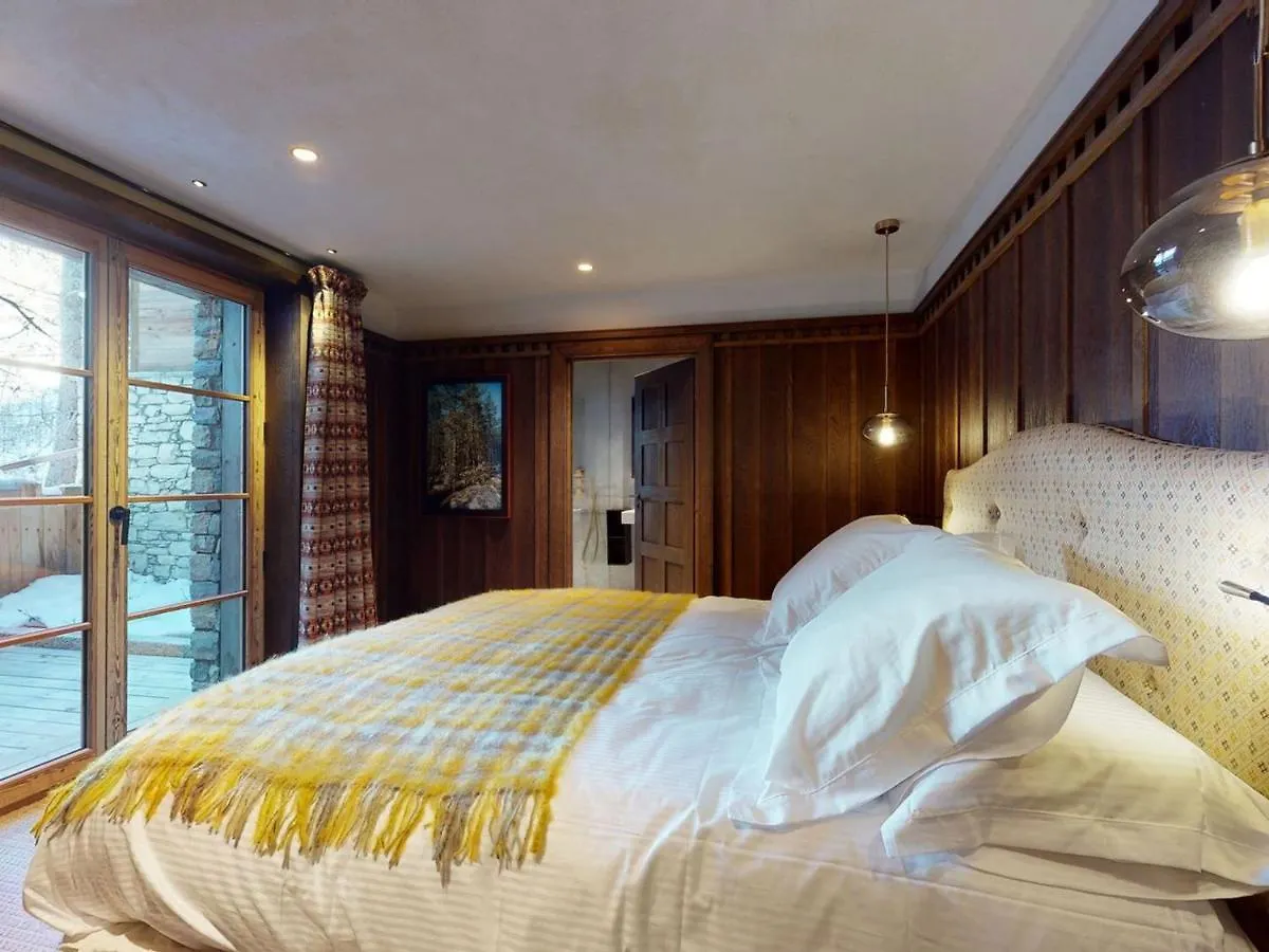 Chalet Avec Piscine Chauffee, Acces Direct Aux Pistes Et Services De Luxe A Val-D'Isere - Fr-1-567-108 0*,  France