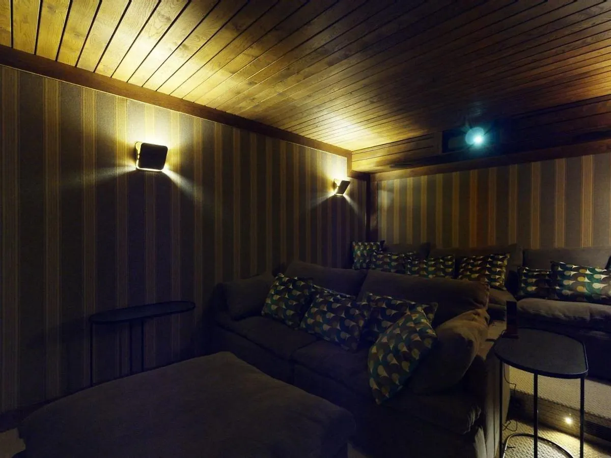 Apartment Chalet Avec Piscine Chauffee, Acces Direct Aux Pistes Et Services De Luxe A Val-D'Isere - Fr-1-567-108