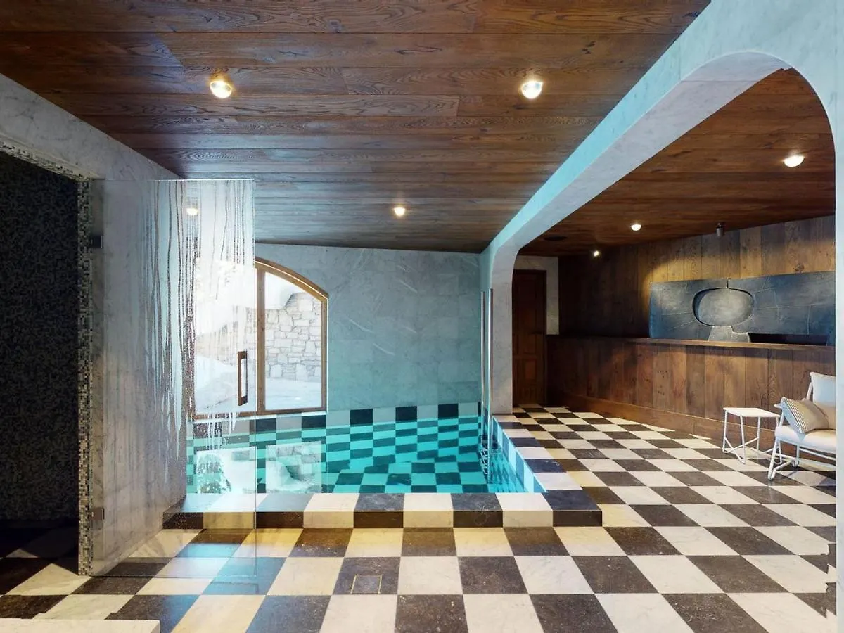 Apartment Chalet Avec Piscine Chauffee, Acces Direct Aux Pistes Et Services De Luxe A Val-D'Isere - Fr-1-567-108
