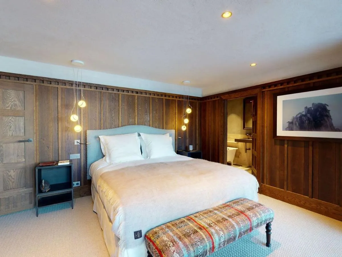 Chalet Avec Piscine Chauffee, Acces Direct Aux Pistes Et Services De Luxe A Val-D'Isere - Fr-1-567-108 France